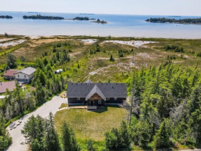Huronia Luxury Lakefront Views & Game Room!